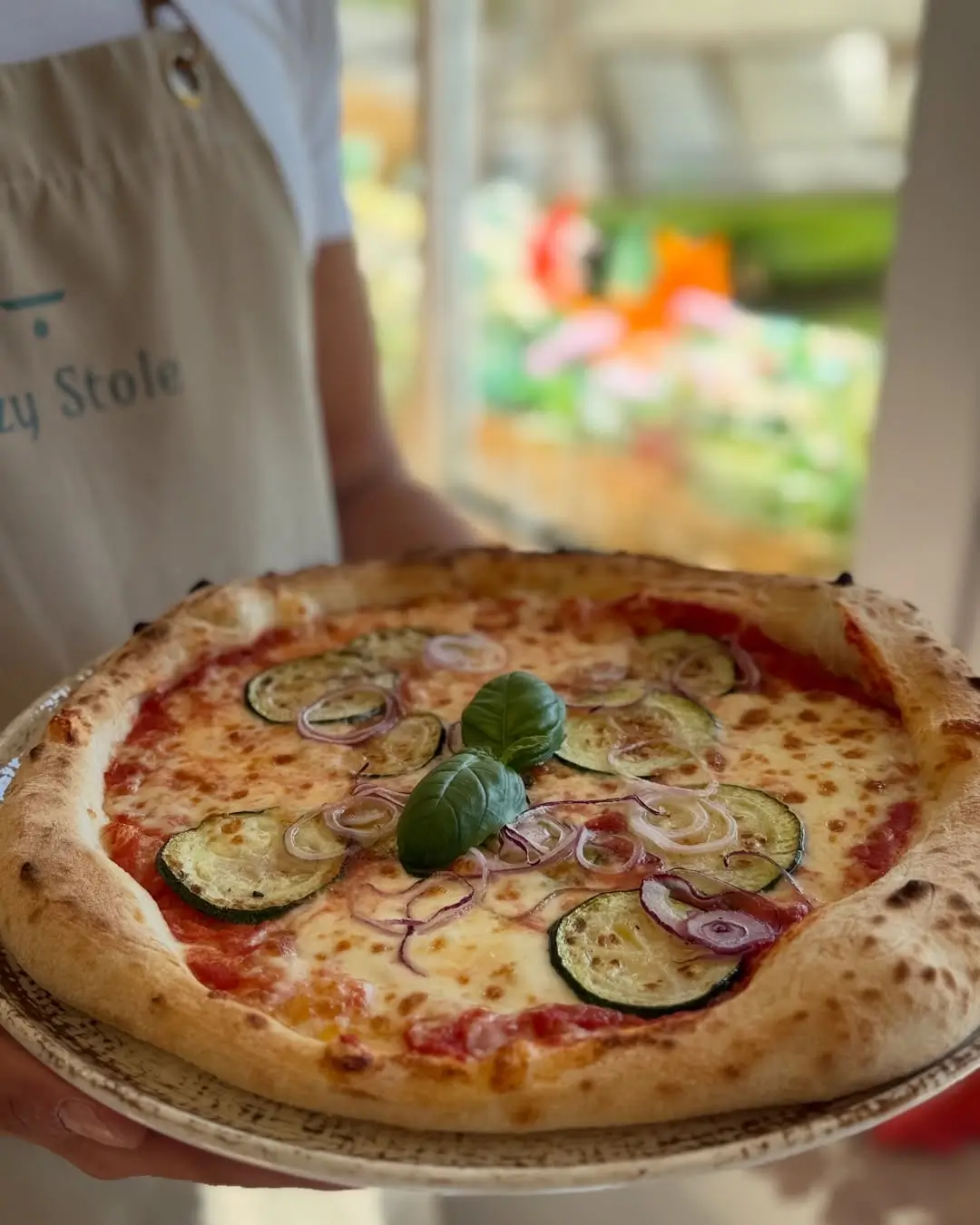 Pizza z dwoma dodatkami do wyboru